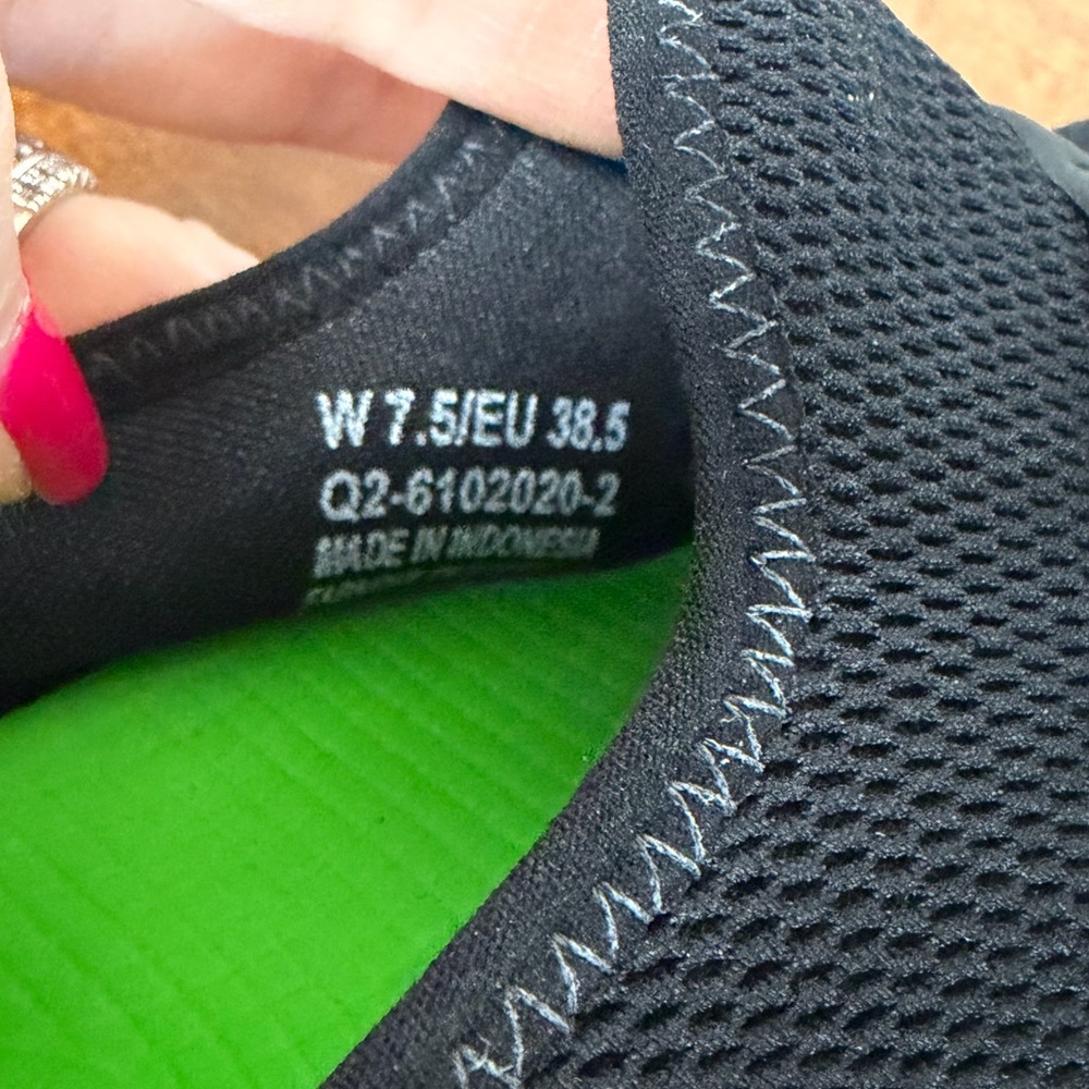 Oofos Omg Women’s Slip On Shoes Black Lime Green Size 7.5 - Picture 7 of 10
